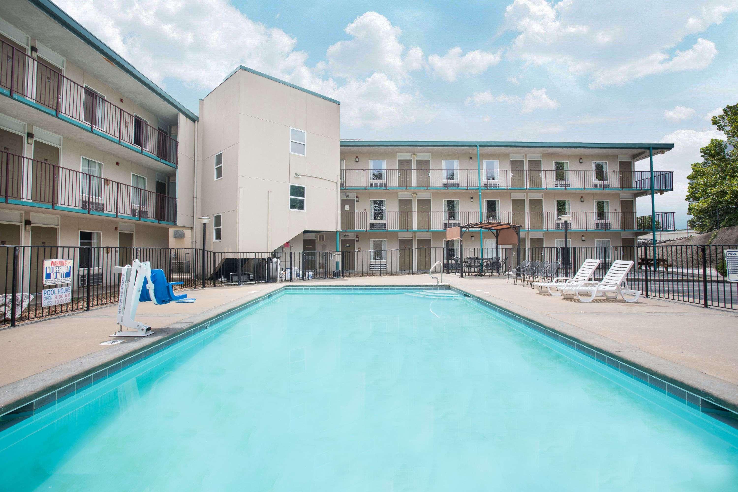 Days Inn By Wyndham Harrison Buitenkant foto